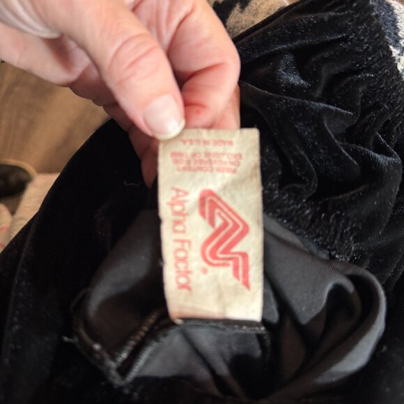 💫 Alpha Factor Black Velvet Star Leotard Girls CL - Picture 10 of 10